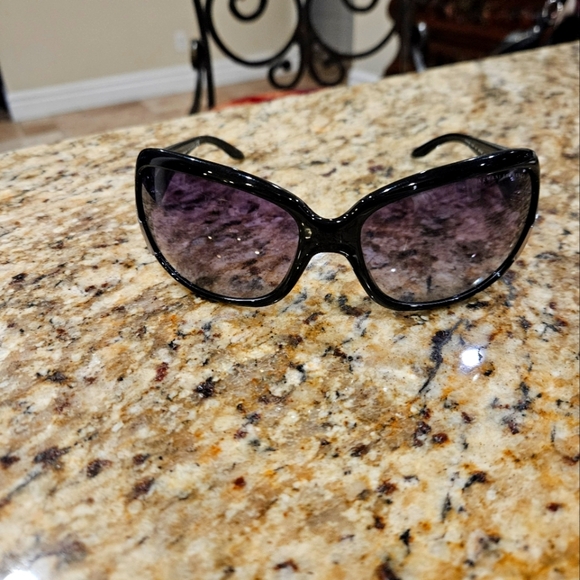 ARMANI EXCHANGE Stylish Black Sunglasses - Picture 1 of 14